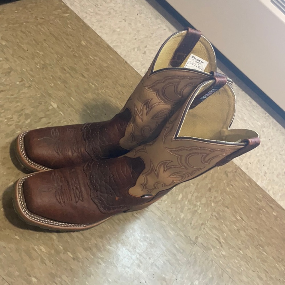 HH size 9 boots brand new still have box